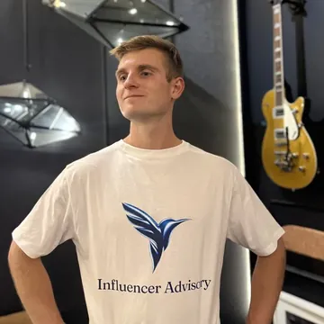 Dennis in an Influencer Advisory shirt at the studio
